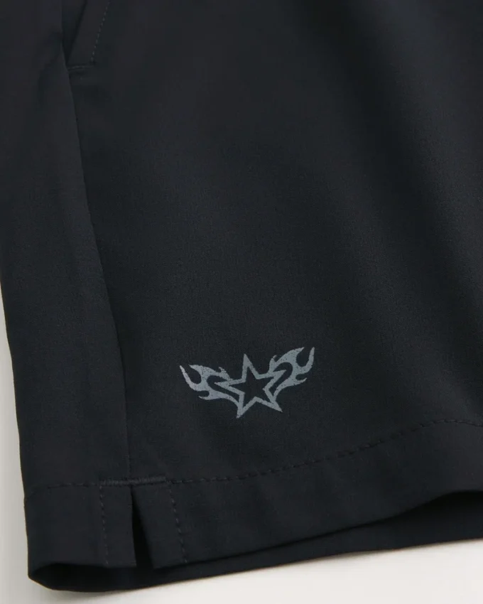 Active Shorts mit Logo in mittlerer Oberschenkellänge