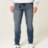 Athletische Skinny-Jeans in mittlerer Waschung