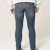 Athletische Skinny-Jeans in mittlerer Waschung