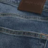 Athletische Skinny-Jeans in mittlerer Waschung