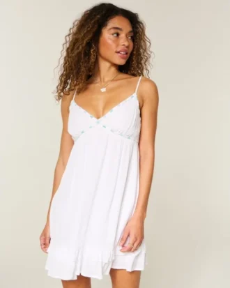 Babydoll-Minikleid mit Kordelverzierung