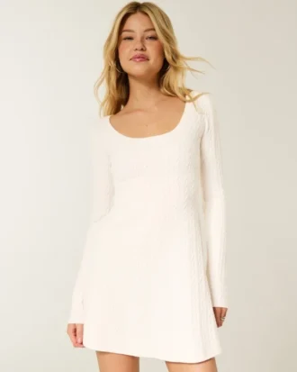 Babydoll-Strickminikleid mit Bindeband