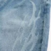 Baggy-Jeans mit mittlerer Waschung und Flammenprint