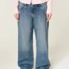 Baggy-Jeans mit niedriger Leibhöhe, dunkler Waschung und Blumenstickerei