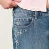 Baggy-Jeans mit niedriger Leibhöhe, dunkler Waschung und Blumenstickerei