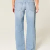 Baggy-Jeans mit niedriger Leibhöhe, heller Waschung und Nietenverzierungen