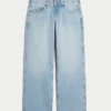 Baggy-Jeans mit niedriger Leibhöhe, heller Waschung und Nietenverzierungen