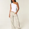 Baggy-Jeans mit niedriger Leibhöhe im Y2K-Camouflage-Look