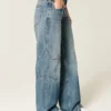 Baggy-Jeans mit niedriger Leibhöhe, mittlerer Waschung und Stern-Grafik