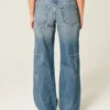 Baggy-Jeans mit niedriger Leibhöhe, mittlerer Waschung und Stern-Grafik