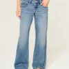 Baggy-Jeans mit niedriger Leibhöhe und mittlerer Waschung