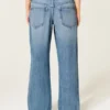 Baggy-Jeans mit niedriger Leibhöhe und mittlerer Waschung