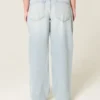 Baggy-Jeans mit niedriger Leibhöhe und Rissen in heller Waschung