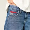 Baggy-Jeansshorts mit niedriger Leibhöhe, dunkler Waschung und amerikanischer Flagge