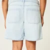 Baggy-Jort mit niedriger Leibhöhe, heller Waschung und Schleifenverzierung