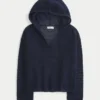 Beachy-Pullover mit Kapuze und V-Ausschnitt im Häkelstil