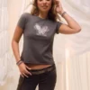 Bequemes, figurumspielendes T-Shirt mit Schmetterlingsmotiv