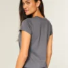 Bequemes, figurumspielendes T-Shirt mit Schmetterlingsmotiv