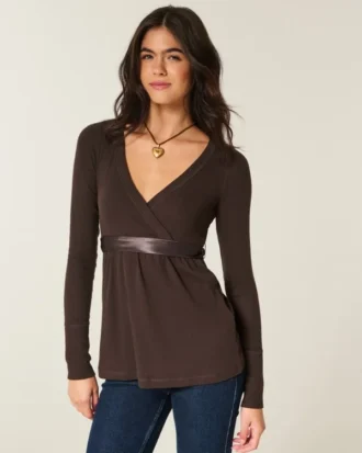Bequemes langärmeliges Babydoll-Oberteil mit Wickelausschnitt