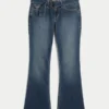Bootcut-Jeans mit Gürtel und niedriger Leibhöhe in dunkler Waschung