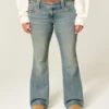 Bootcut-Jeans mit niedriger Leibhöhe, Butterfly-Stickerei und mittlerer Waschung