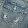 Bootcut-Jeans mit niedriger Leibhöhe, Butterfly-Stickerei und mittlerer Waschung