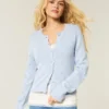 Cardigan mit Ösen und Rundhalsausschnitt