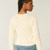 Cardigan mit Ösen und Rundhalsausschnitt