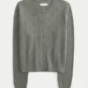 Cardigan mit Ösen und Rundhalsausschnitt