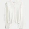 Cardigan mit Ösen und Rundhalsausschnitt