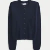 Cardigan mit Ösen und Rundhalsausschnitt