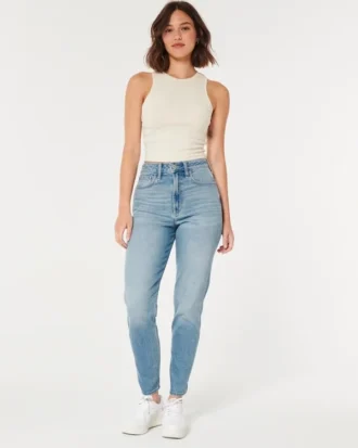curvy ultra high rise mom jeans in mittlerer waschung 1 330x413 - Curvy Ultra High-Rise Mom Jeans in mittlerer Waschung