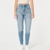 Curvy Ultra High-Rise Mom Jeans in mittlerer Waschung