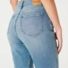 Curvy Ultra High-Rise Mom Jeans in mittlerer Waschung