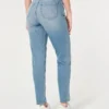Curvy Ultra High-Rise Mom Jeans in mittlerer Waschung