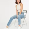 Curvy Ultra High-Rise Mom Jeans in mittlerer Waschung