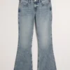 Flare-Jeans mit niedriger Leibhöhe und mittlerer Waschung