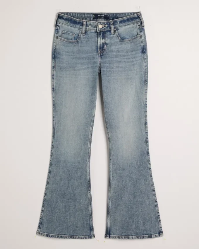 Flare-Jeans mit niedriger Leibhöhe und mittlerer Waschung