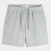 Fleece-Shorts über dem Knie