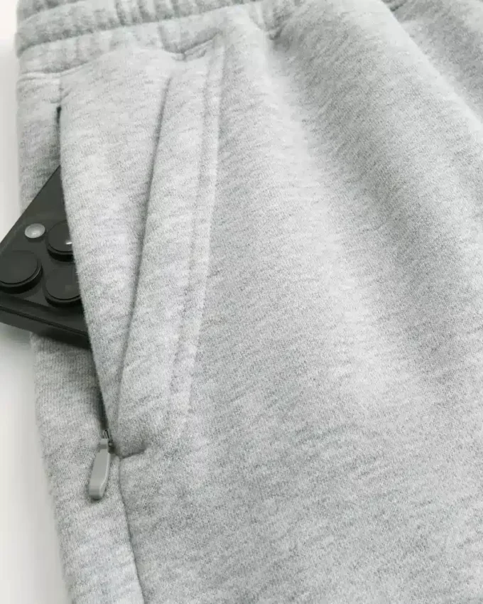 Fleece-Shorts über dem Knie