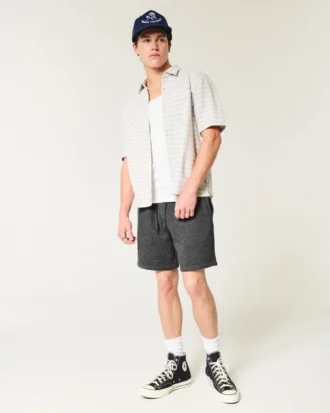 Fleece-Shorts mit Icon-Motiv, Länge über dem Knie