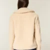 Gemütliche Jacke mit Knebelverschluss