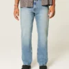 Gerade geschnittene Jeans in mittlerer Waschung