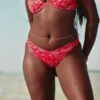 Gerippte Cheekiest-Bikinihose mit hohem Beinausschnitt