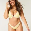 Geripptes Bikini-Oberteil mit Bügeln und tiefem Ausschnitt