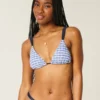 Gesmoktes Triangel-Bikini-Oberteil mit überkreuzten Trägern