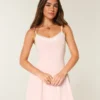 Gestaffeltes Strick-Minikleid