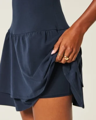 Gestaffeltes Strick-Minikleid