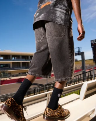 Gewaschene schwarze Denim-Halbhose