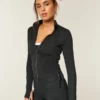 Gilly Hicks Active Recharge Jacke mit seitlichem Bindegürtel und Reißverschluss